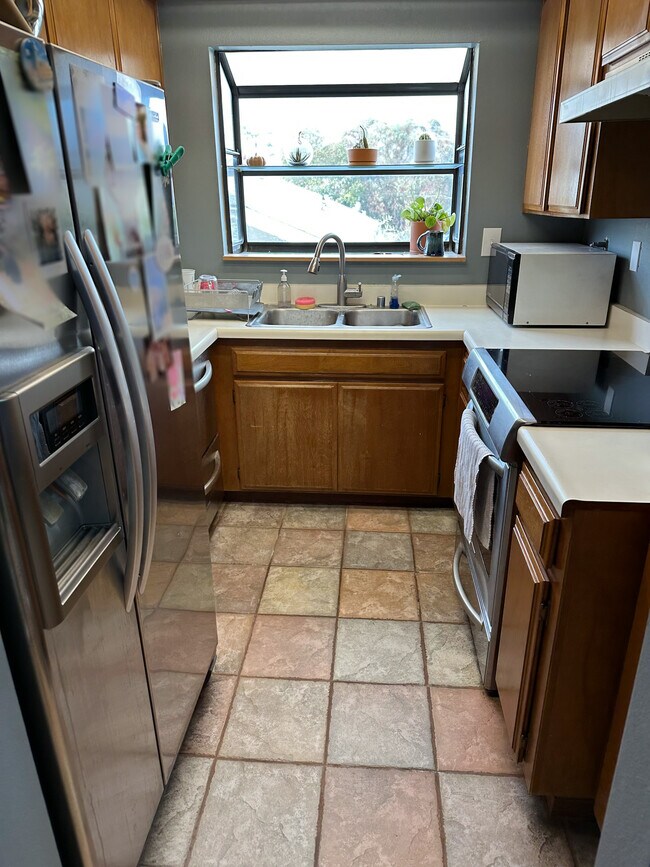 Building Photo - 4385 Georgia St