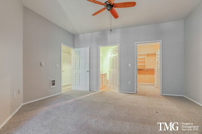 Building Photo - Spacious Ground-Level 2BD Condo with Garage & Resort-Style Amenities