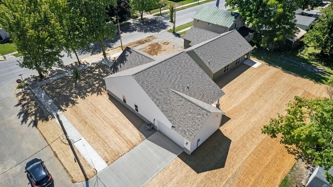 Building Photo - Newly Built 3 Bedroom House w Garage