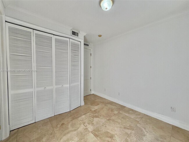 Building Photo - 573 Satinwood Dr