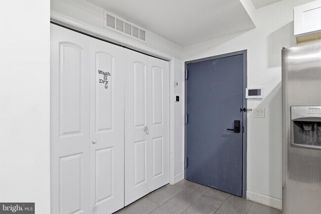 Building Photo - 925 N Broad St