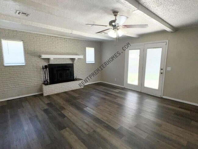 Building Photo - 3041 SW 40th Pl