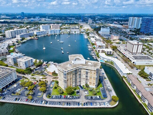 Building Photo - 100 Golden Isles Dr
