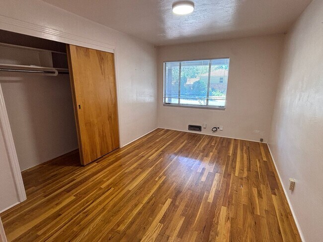 Building Photo - Charming Single Family Home in Old Southwe...