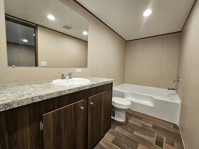 Building Photo - 1065 Myakka Dr