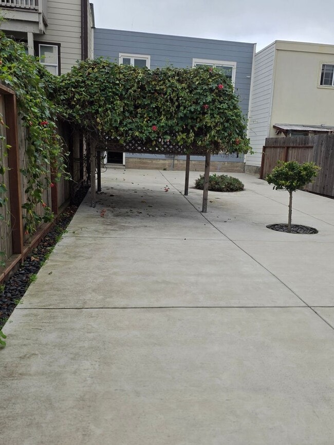 Building Photo - Remodeled Home 2 Blocks from Ocean Beach