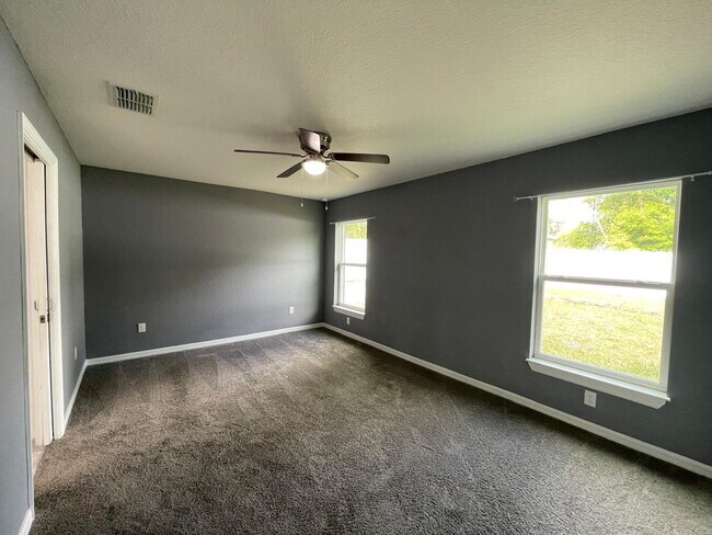 Building Photo - **Beautiful 3 Bd 2 Bath!! AVAILABLE AFTER JUNE 15TH**