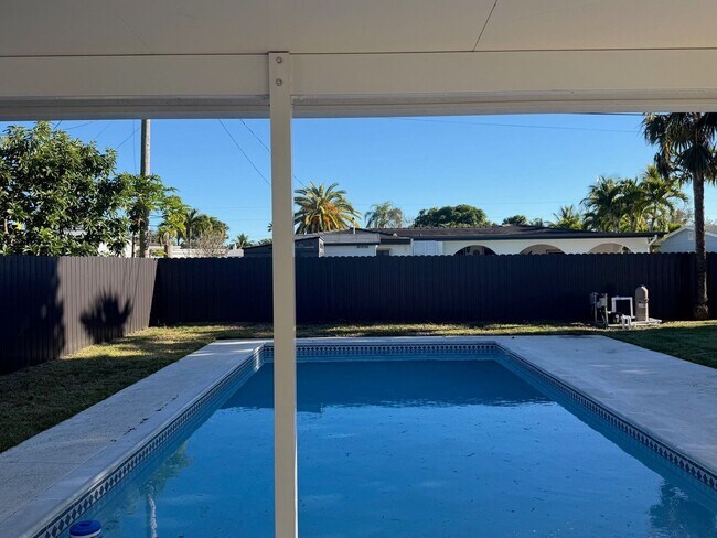 Building Photo - 9900 Dominican Dr