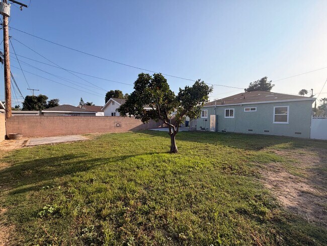 Building Photo - Remodeled 3 Bedroom Norwalk House For Rent!
