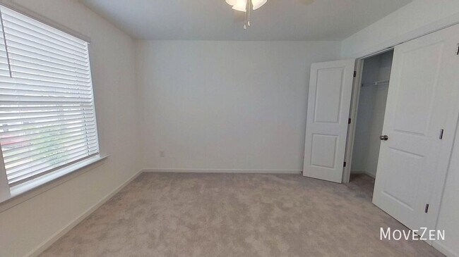 Building Photo - 227 Sweetbay Tree Dr