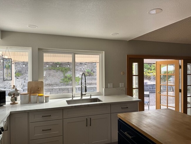 Building Photo - Beautiful 4-Bedroom + Loft Home in Desirab...