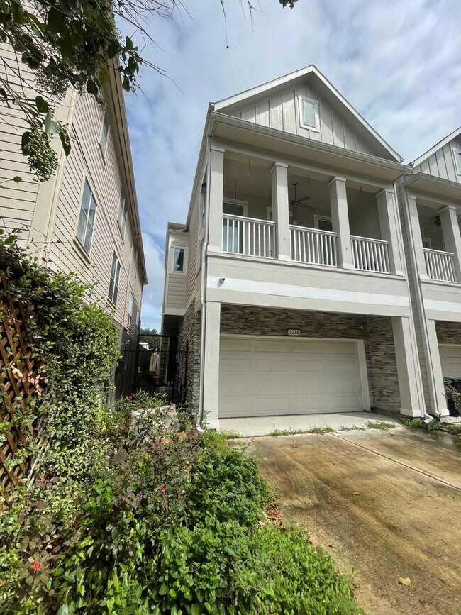 Building Photo - 1211 Marconi St