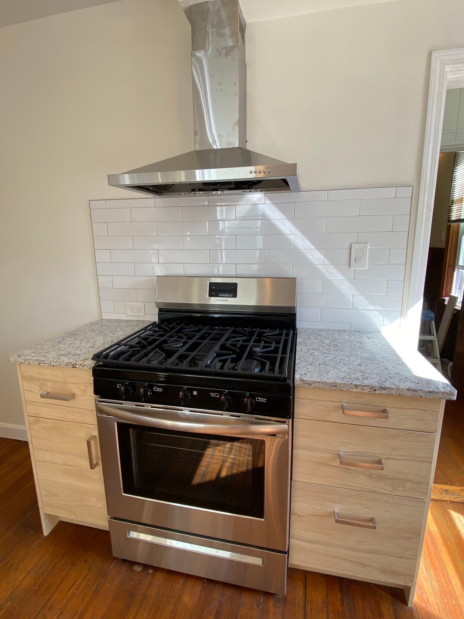 Building Photo - 10 Clary St