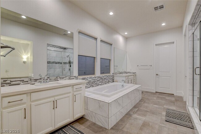 Building Photo - 2560 Bridle Oaks Ct