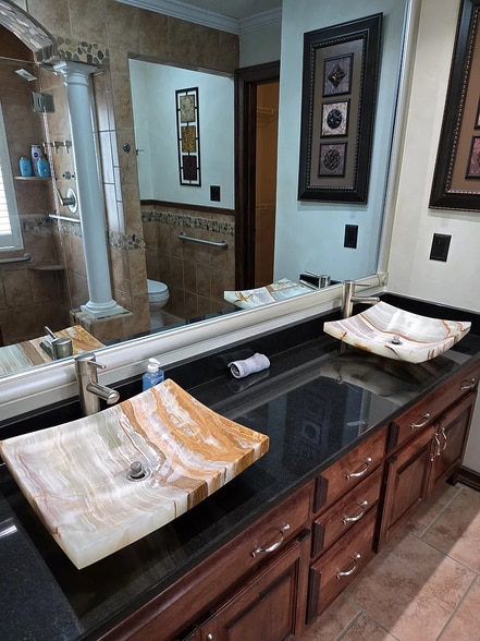 Master Bathroom - 322 Bubble Creek Ct