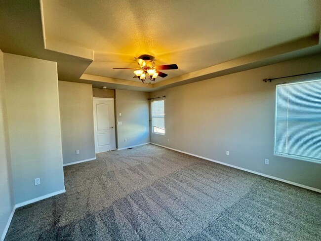 Building Photo - Beautiful 2 Story 4 Bedroom +Office and Lo...