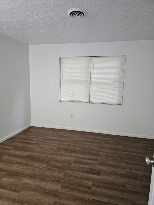 Building Photo - 165 Midway Dr