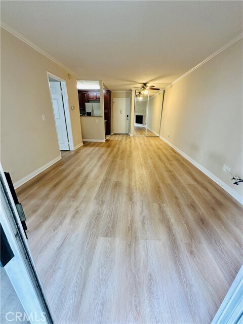 Building Photo - 5530 Owensmouth Ave