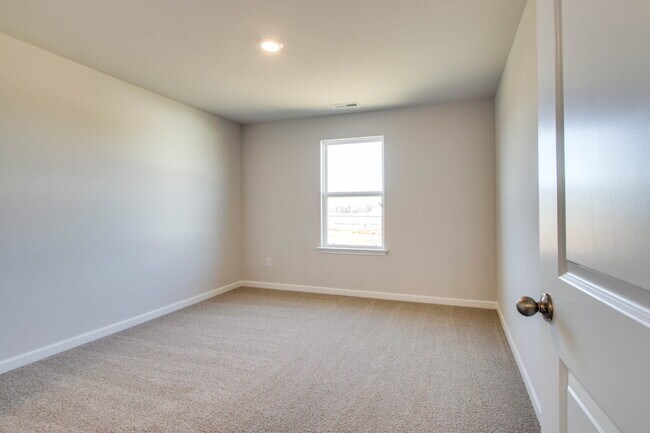 Building Photo - 2404 Alberto Dr