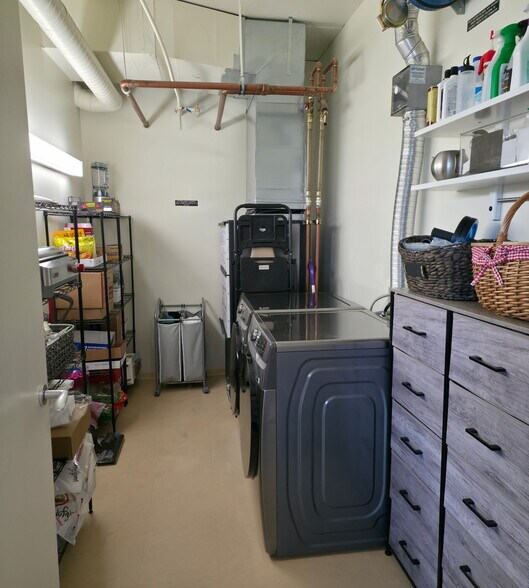 laundry room - 3601 S River Pky