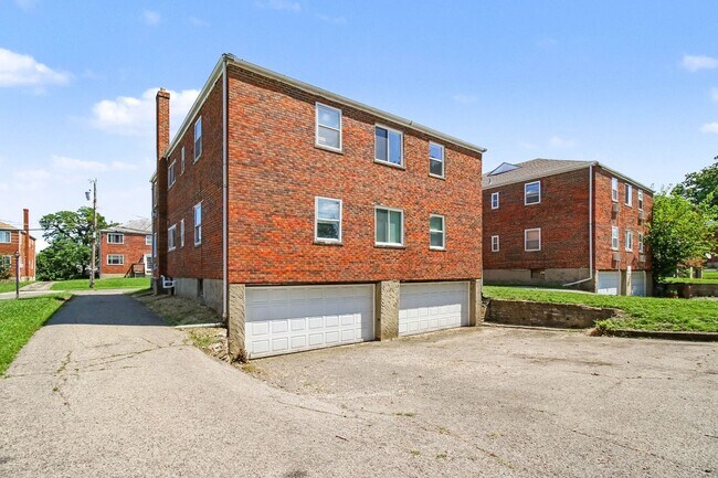 Building Photo - 629 Maple Dr