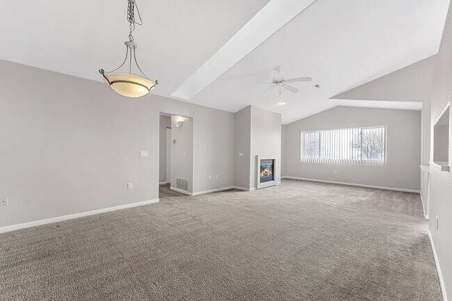 Building Photo - 903 Shadow Ln
