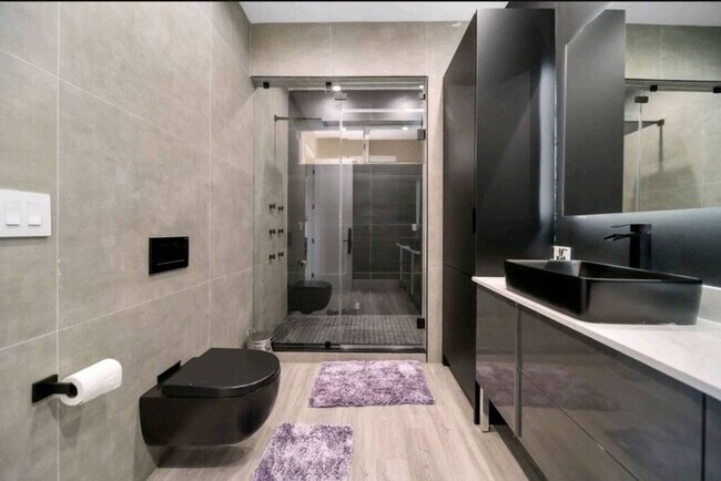 Building Photo - 1514 NE 5th Ct