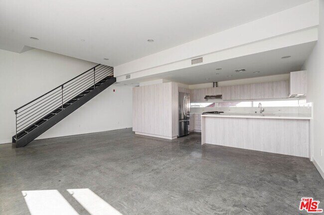 Building Photo - 660 Rose Ave