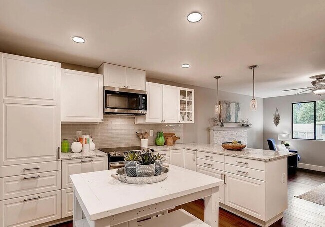 Building Photo - Beautifully Updated Edmonds Home with Spacious Fenced Backyard