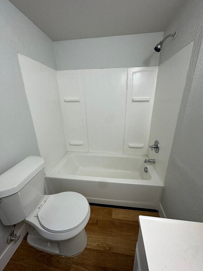 Building Photo - NShields636 (KC-LN-KB)