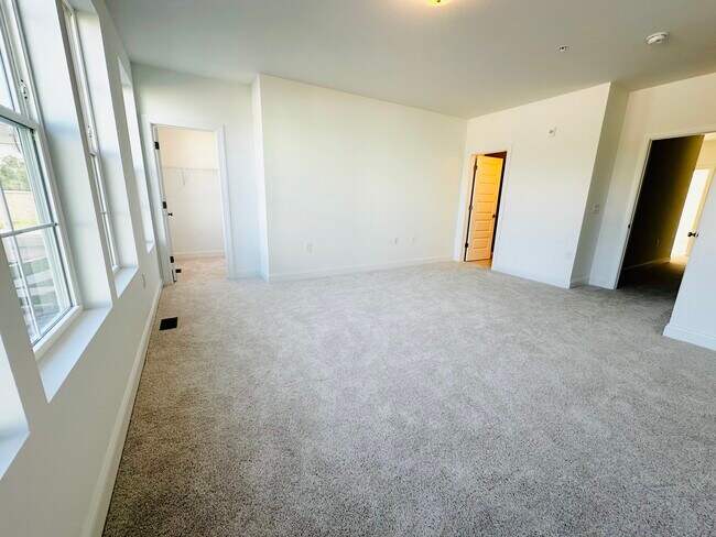 Building Photo - 607 Mkt Grv Dr