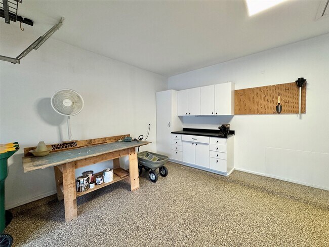 Building Photo - 42 Tranquil Glade Pl