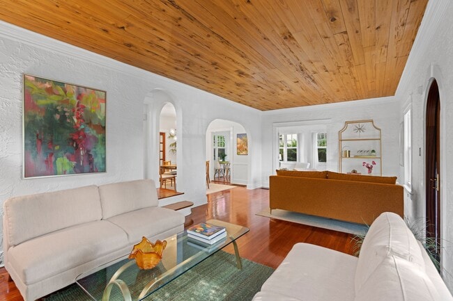 Building Photo - 727 Claremore Dr