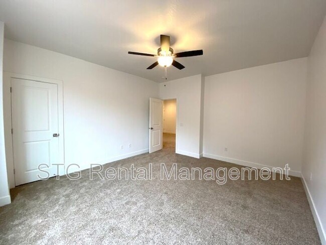 Building Photo - 438 N Stone Mountain Dr