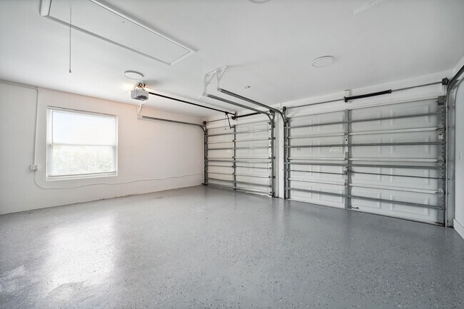 Building Photo - 4091 Lakespur Cir N