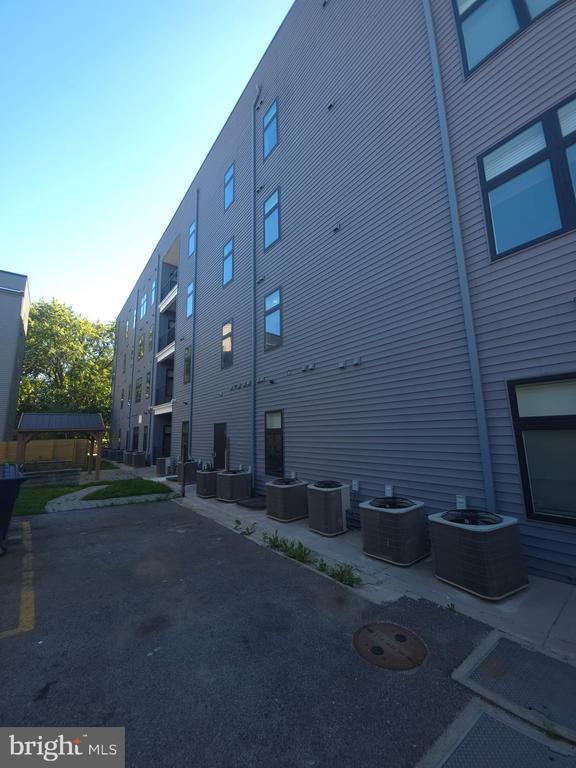 Building Photo - 3925 Haverford Ave