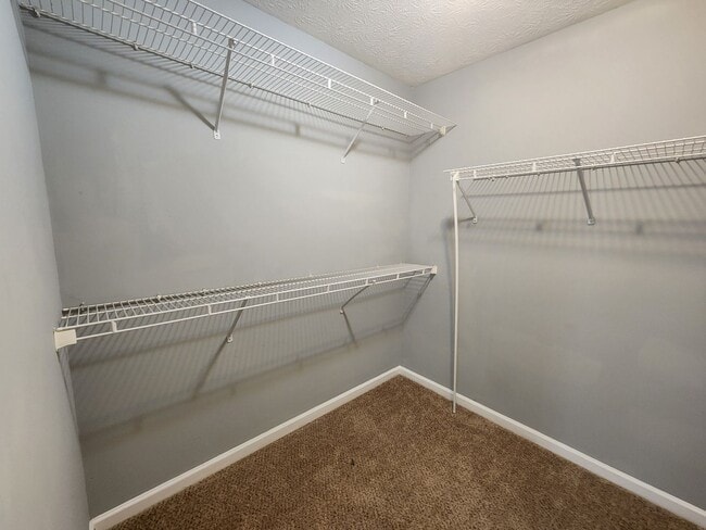 Building Photo - 3 Bedroom 2 Bathrooms 2 Car Garage - North...