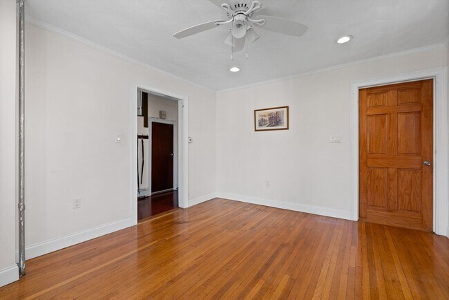 Building Photo - 42 Alden Pl