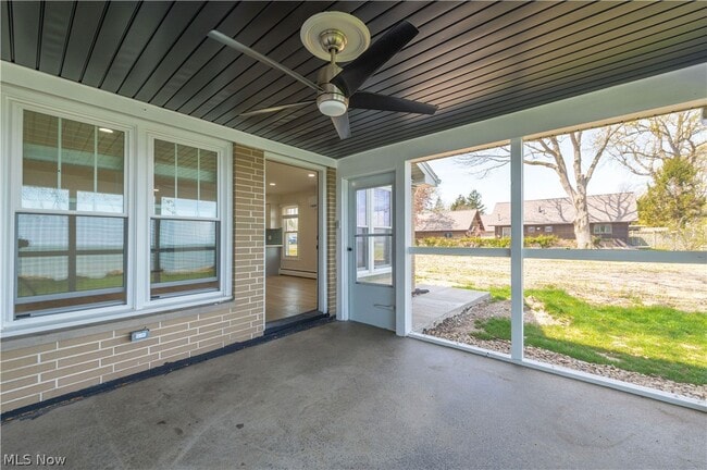 Building Photo - 3844 Edgewater Dr