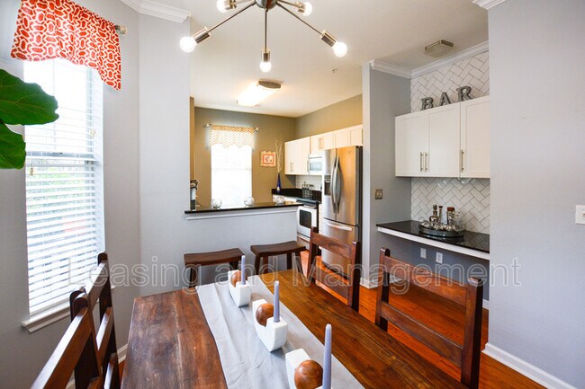 Building Photo - 130 River Landing Dr