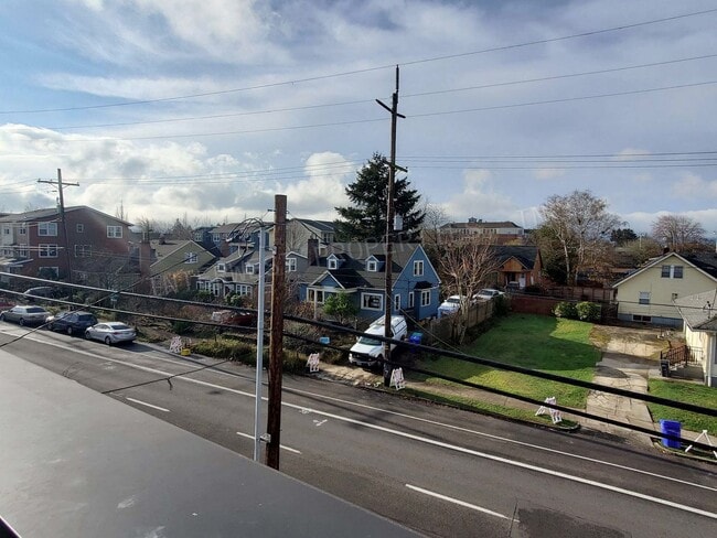 Building Photo - PERE02--*