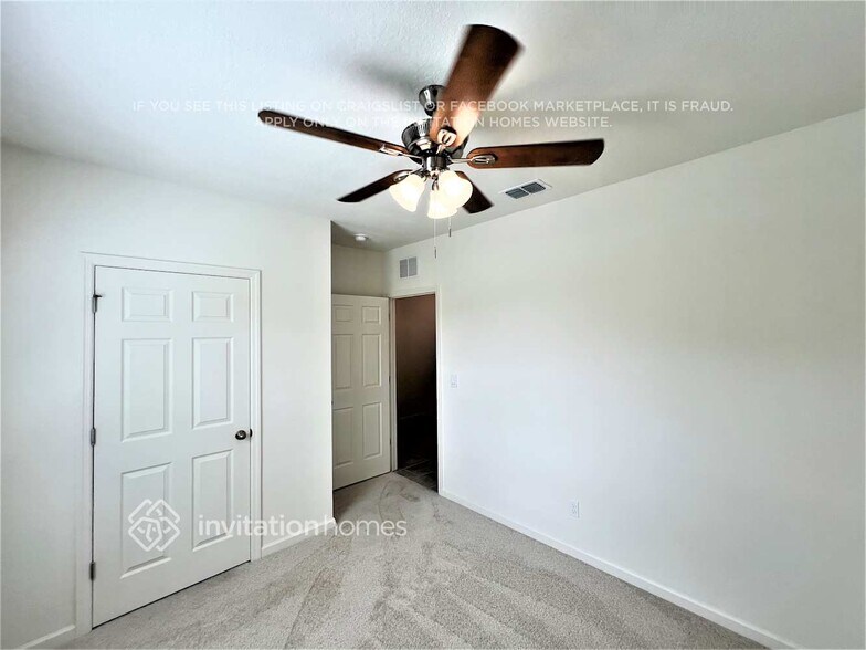 Building Photo - 565 Seaspray Dr