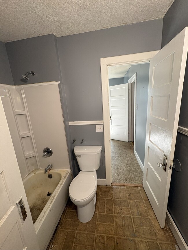 Building Photo - 2525 E Garfield Ave