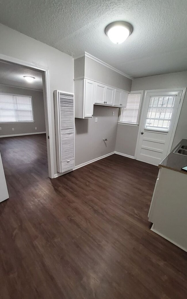 Building Photo - 2970 Hale Ave