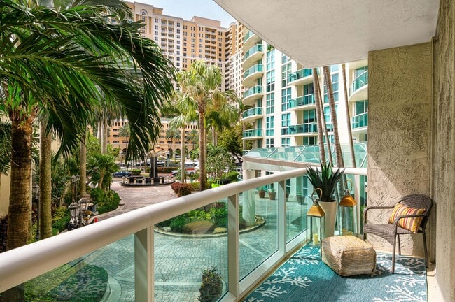 Building Photo - 347 N New River Dr E