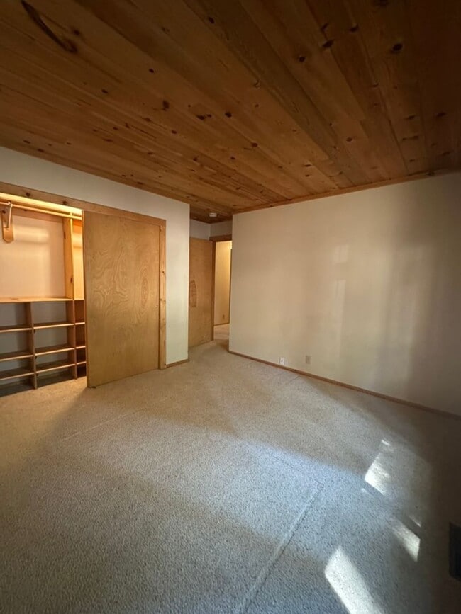 Building Photo - Long Term Lease in Tahoe Donner