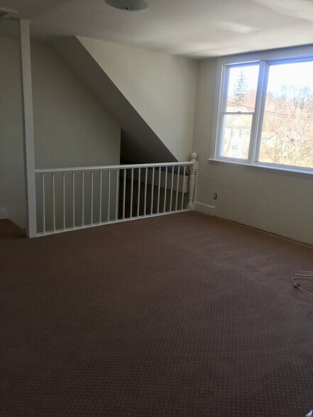 Building Photo - 52 Pleasant St