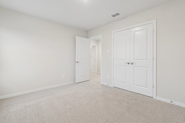 Building Photo - 702 Dotty Dr