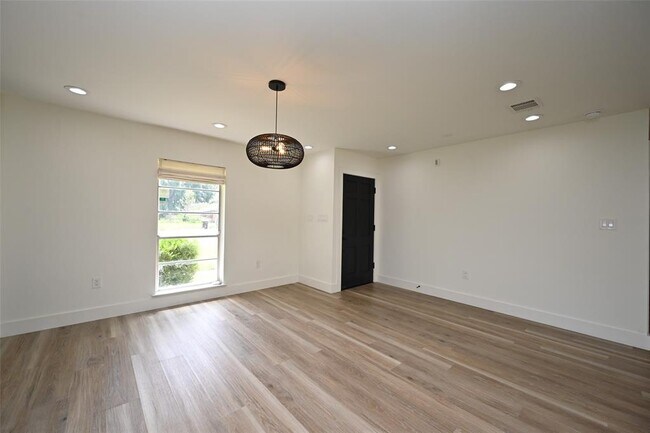 Building Photo - 3007 Maple Grove Ln