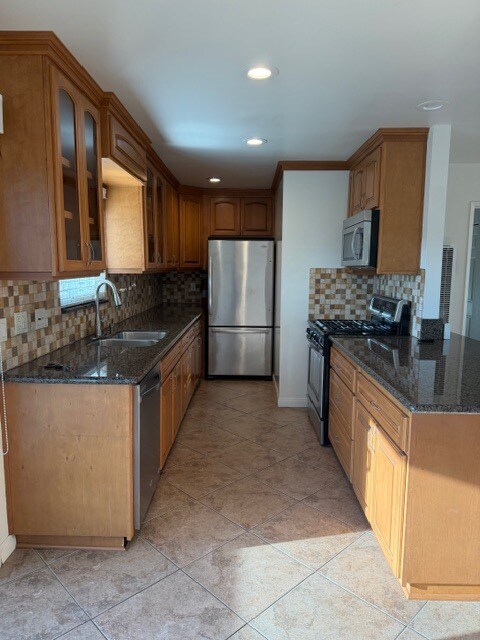 Building Photo - 6322 Clyde Ave